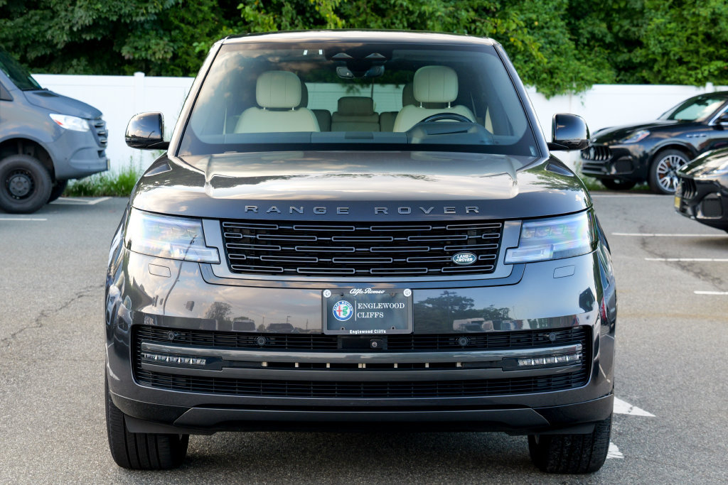 Used 2025 Land Rover Range Rover Long Wheelbase SE AWD/4WD image 2
