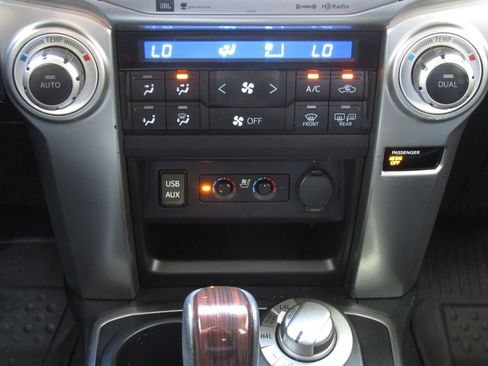 Used 2019 Toyota 4Runner Limited w/ Four Season Floor Mat Package image 30