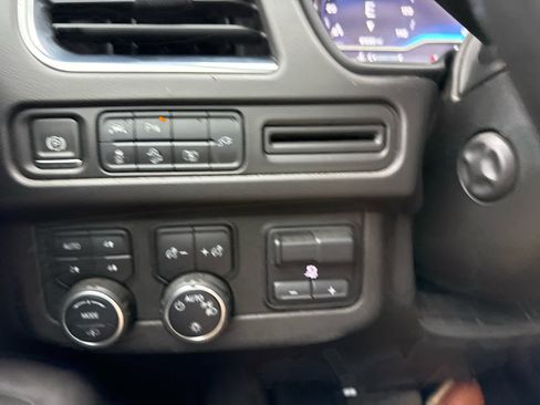Used 2022 Chevrolet Suburban Z71 w/ Off-Road Capability Package AWD/4WD image 11