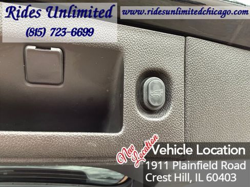 Used 2015 Chevrolet Suburban LT w/ Luxury Package image 40