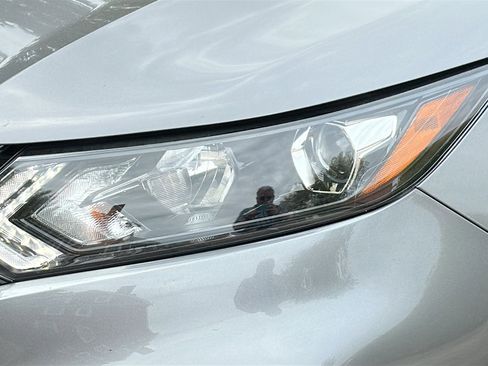 Certified 2021 Nissan Rogue Sport SV image 4