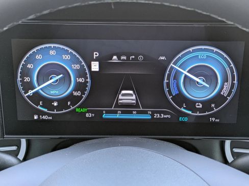 Used 2025 Hyundai Elantra Limited FWD image 23