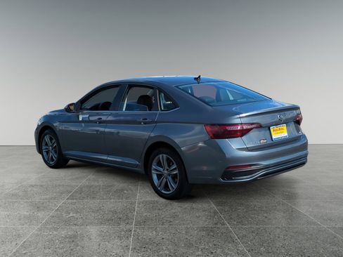 Used 2024 Volkswagen Jetta SE image 3