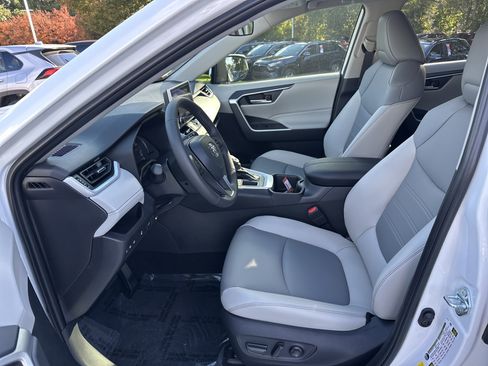 Used 2025 Toyota RAV4 XLE Premium image 16