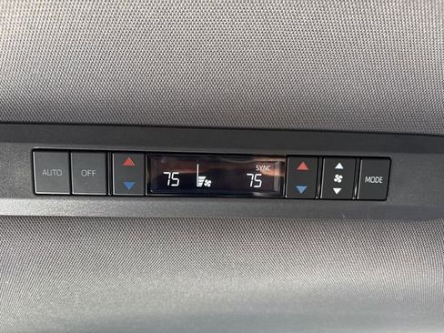 Used 2024 Toyota Sienna XSE image 18