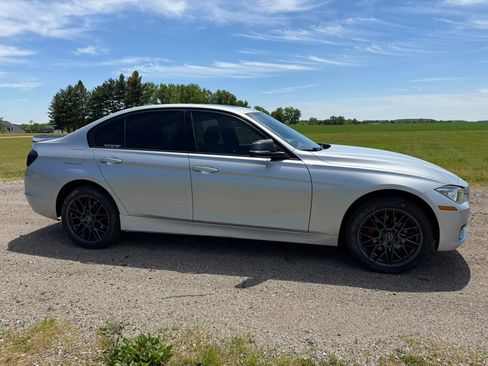 Used 2013 BMW 335i xDrive Sedan AWD/4WD image 4