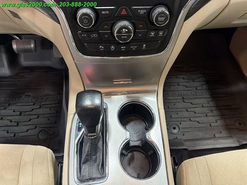Used 2021 Jeep Grand Cherokee Laredo AWD/4WD image 27