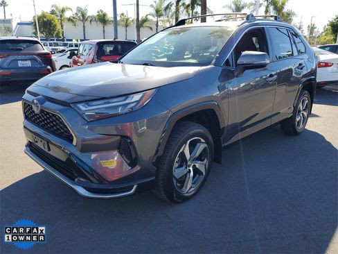 Used 2022 Toyota RAV4 SE image 2