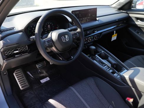 Used 2025 Honda Accord Sport image 15