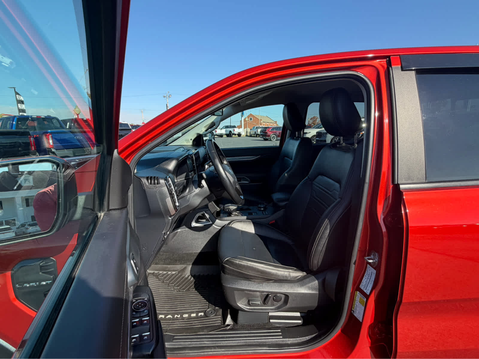 Used 2024 Ford Ranger Lariat w/ FX4 Off-Road Package AWD/4WD image 14