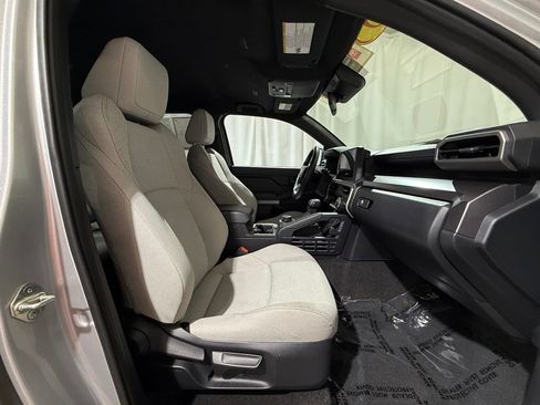 Certified 2025 Toyota 4Runner SR5 AWD/4WD image 22