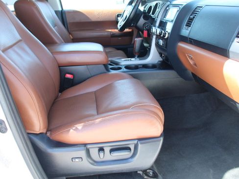 Used 2017 Toyota Sequoia Platinum RWD image 24