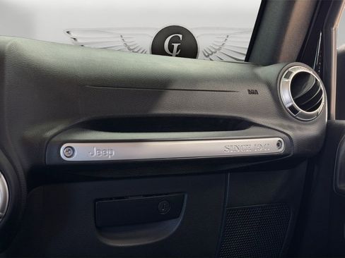 Used 2017 Jeep Wrangler Unlimited Sahara w/ Connectivity Group image 21