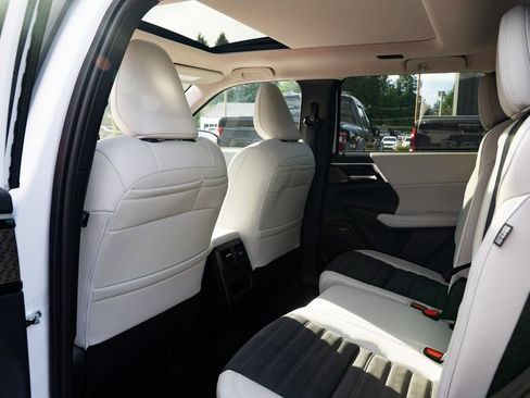 New 2026 Mitsubishi Outlander SE AWD/4WD image 23