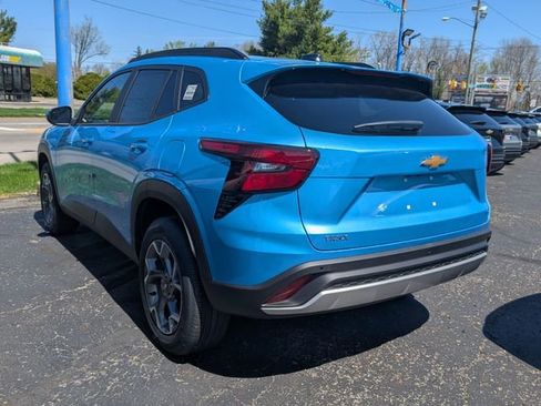 New 2026 Chevrolet Trax LT w/ Driver Confidence Package FWD image 5