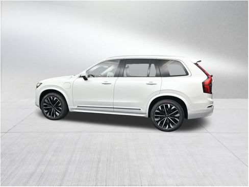 New 2026 Volvo XC90 T8 Ultra w/ Protection Package Premier AWD/4WD image 2