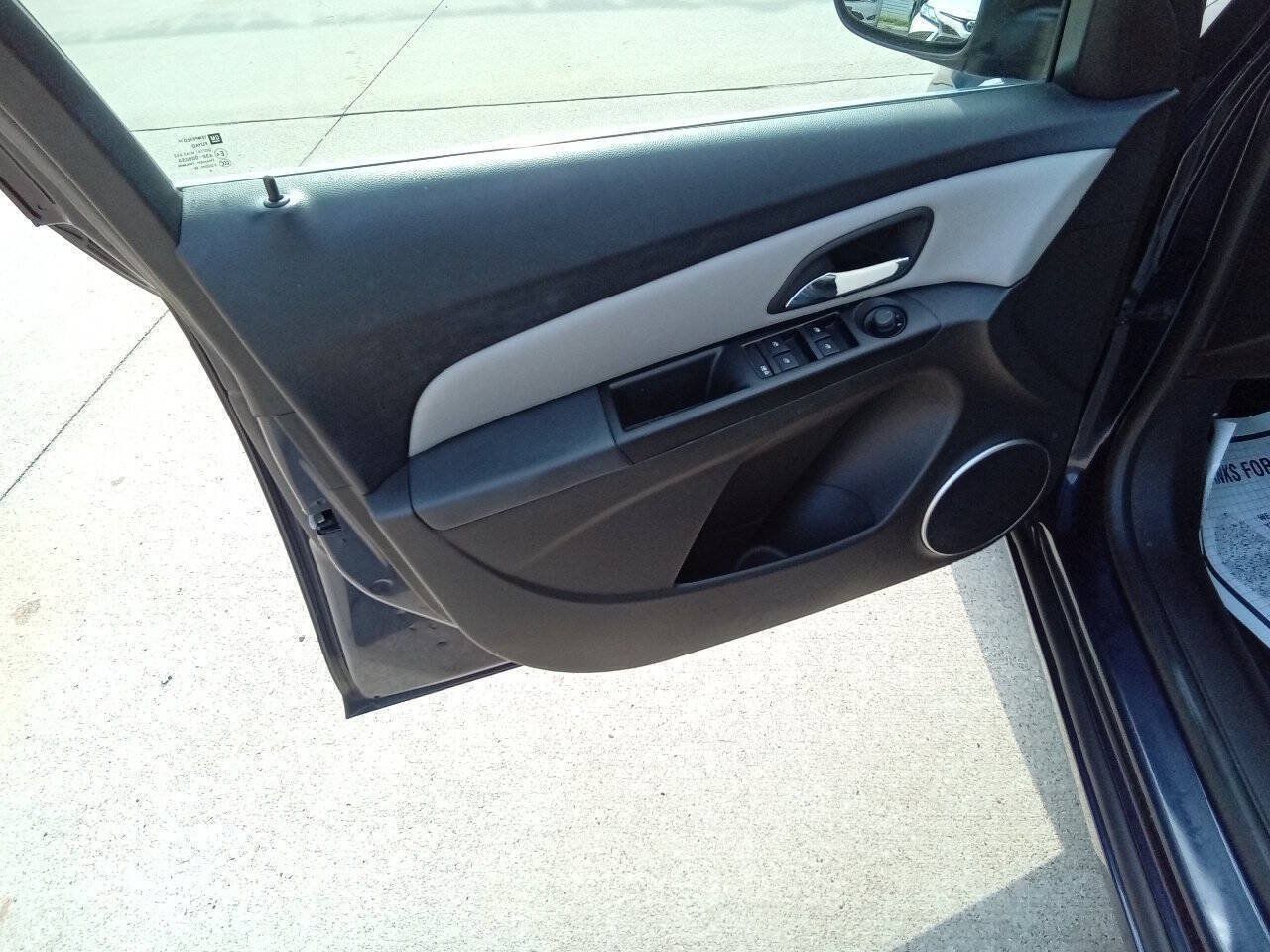 Used 2011 Chevrolet Cruze LT FWD image 12