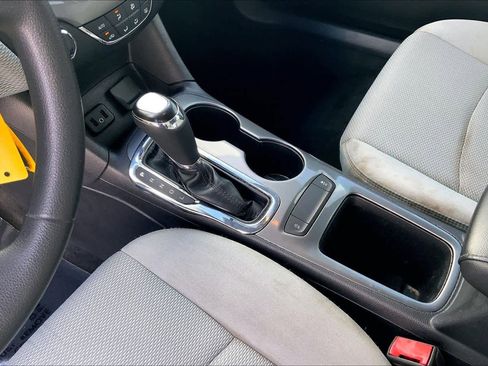 Used 2019 Chevrolet Cruze LT image 14