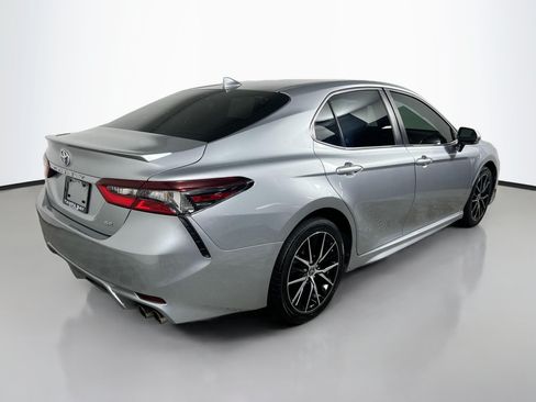 Used 2022 Toyota Camry SE FWD image 4