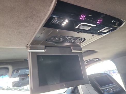 Used 2018 Cadillac Escalade ESV Platinum AWD/4WD image 13