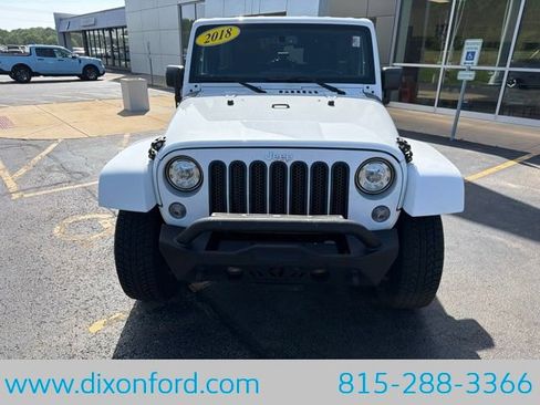 Used 2018 Jeep Wrangler Unlimited Sahara w/ Dual Top Group AWD/4WD image 2