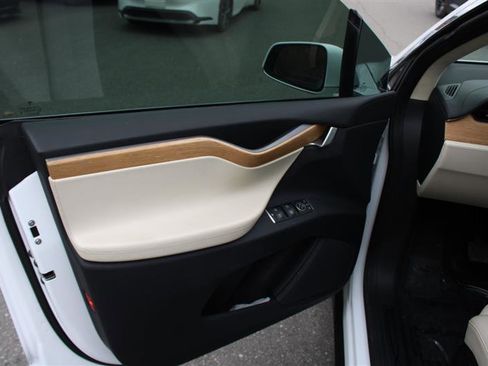 Used 2019 Tesla Model X 100D image 12