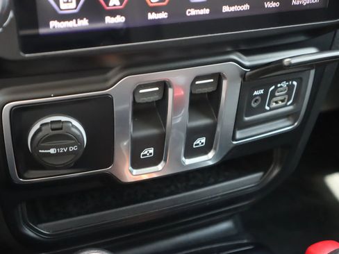 Used 2022 Jeep Wrangler Sport AWD/4WD image 19