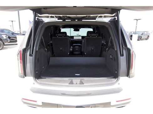 Certified 2025 Cadillac Escalade Luxury RWD image 30