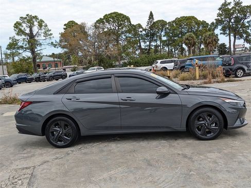 Used 2023 Hyundai Elantra SEL image 10