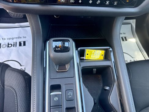 Certified 2024 Nissan Pathfinder SV FWD image 19