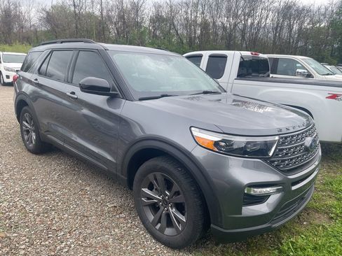 Used 2022 Ford Explorer XLT w/ Equipment Group 202A AWD/4WD image 1