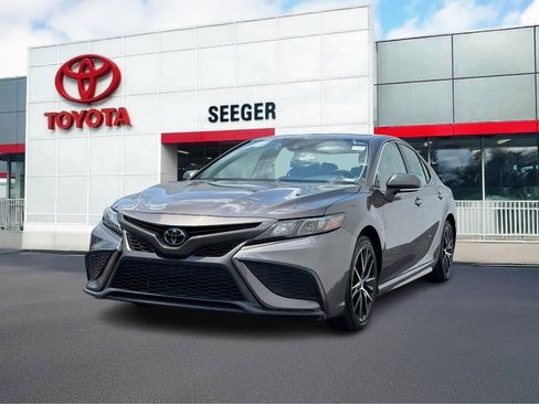 Used 2023 Toyota Camry SE image 6