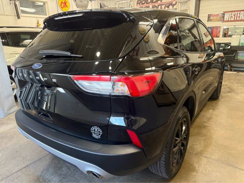Used 2022 Ford Escape SE w/ Cold Weather Package image 5