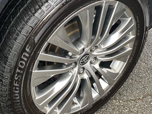 Used 2021 Toyota Venza XLE w/ Softex Package image 25