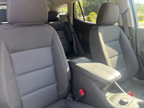 Used 2024 GMC Terrain SLE FWD image 24