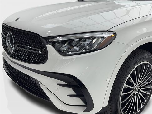 Used 2025 Mercedes-Benz GLC 300 4MATIC image 5