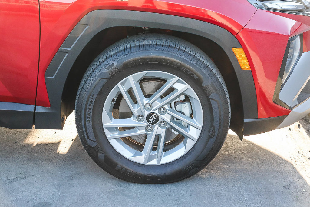 Used 2025 Hyundai Tucson SE FWD image 11