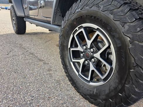 Used 2025 Jeep Wrangler Unlimited Rubicon AWD/4WD image 41
