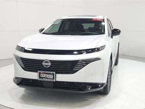 Certified 2025 Nissan Murano Platinum w/ Cargo Package image 2