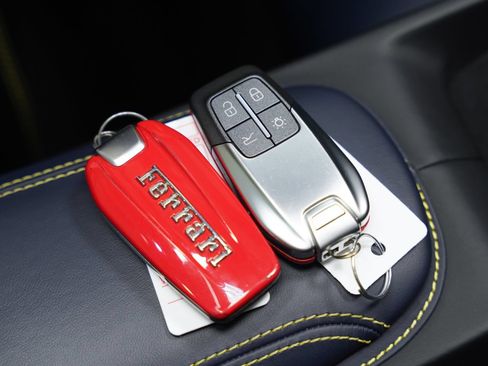 Used 2019 Ferrari Portofino RWD image 54