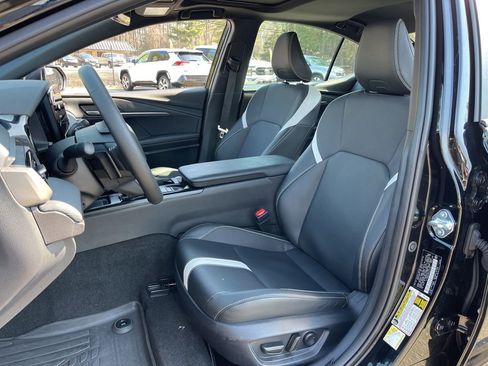 Used 2025 Toyota Camry SE w/ Multimedia Upgrade Package image 18