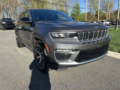 Used 2022 Jeep Grand Cherokee Summit AWD/4WD image 2
