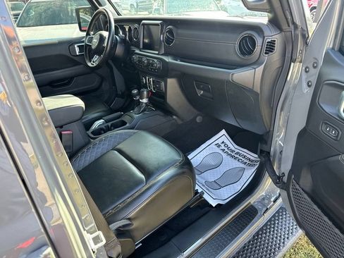 Used 2022 Jeep Wrangler Unlimited Sahara AWD/4WD image 10