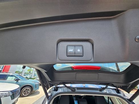 Certified 2025 Nissan Rogue SV FWD image 11