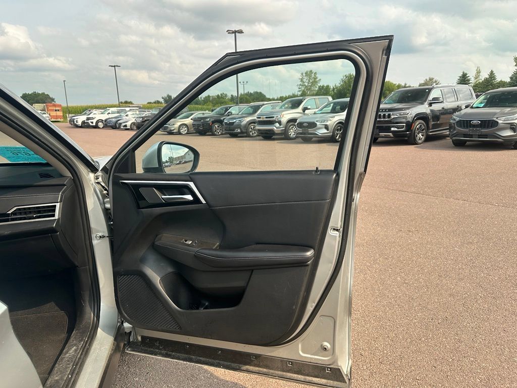 Used 2024 Mitsubishi Outlander SE AWD/4WD image 30