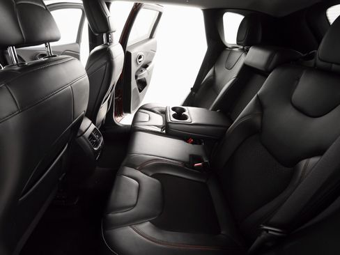 Used 2020 Jeep Cherokee Trailhawk w/ Cold Weather Group image 28