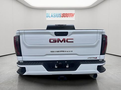 Used 2024 GMC Sierra 2500 AT4 w/ AT4 Preferred Package AWD/4WD image 4