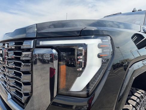 Used 2024 GMC Sierra 2500 Denali Ultimate AWD/4WD image 3