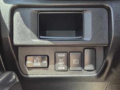 Used 2019 Toyota Tacoma TRD Off-Road w/ Technology Package image 21