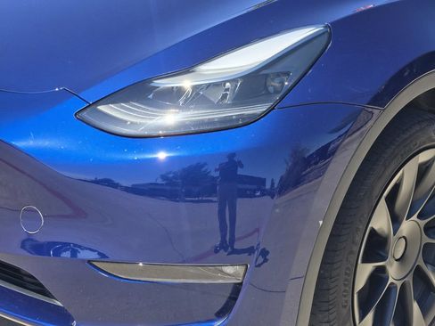 Used 2023 Tesla Model Y Long Range AWD/4WD image 15